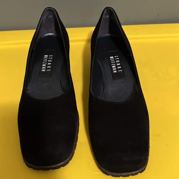 Stuart Weitzman | Mono | Suede Loafer in Black - Picture 4 of 17